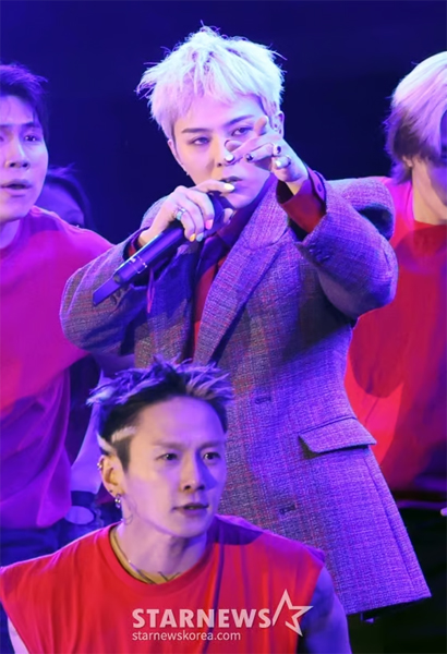 지드래곤 ‘이쪽도 볼까’