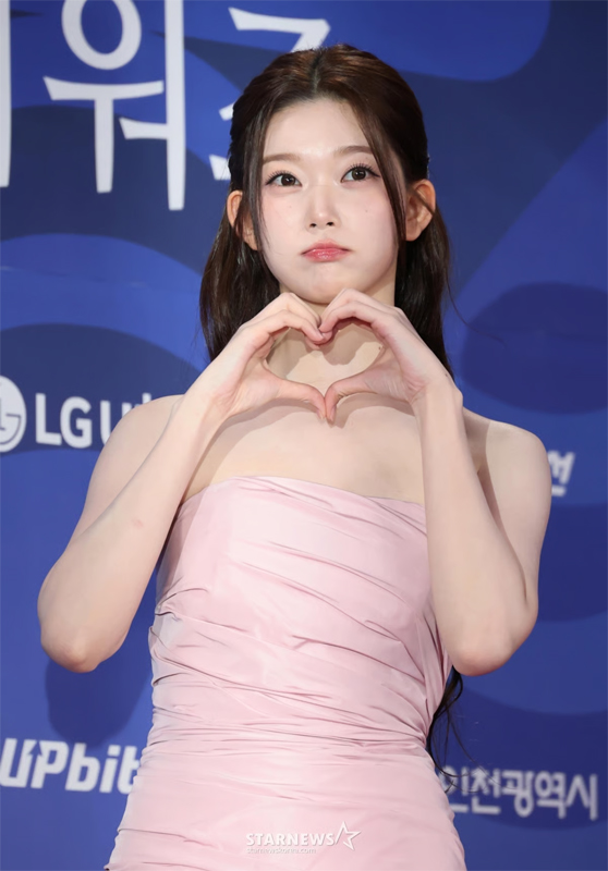 츠키 ‘깜찍 손하트’