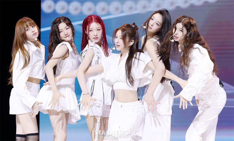 앳하트, 무대 위 예쁨 대잔치