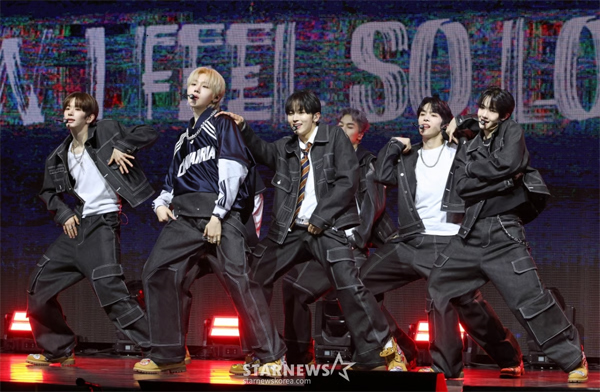 튜넥스 ‘화려한 데뷔 무대’