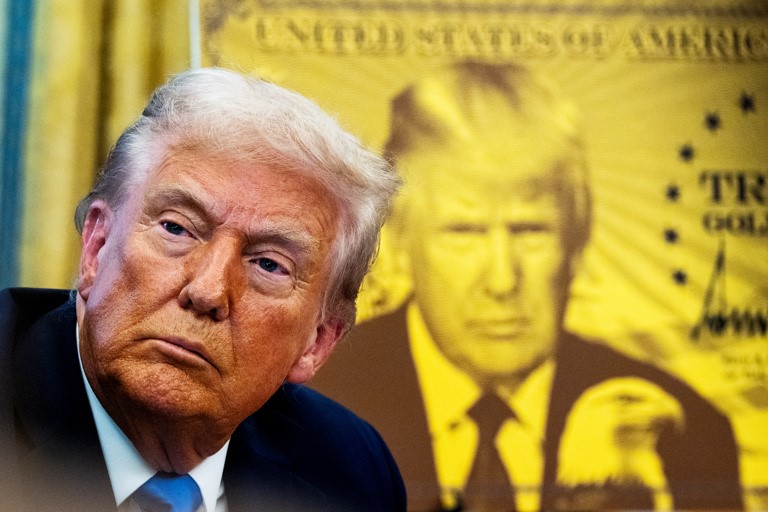 100만 달러 ‘트럼프 골드 카드’… 소송 직면, 아직 검증된 소지자 없다. 