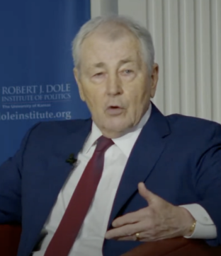 미 해병대가 오바마 행정부 시절 국방장관을 지낸 척 헤이글을 반역죄 및 대량 학살 음모 혐의로 체포했다