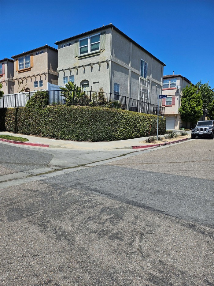 Rent or sell Townhome 3 bed 3 bath 2 car garage 20 minutes to LAX