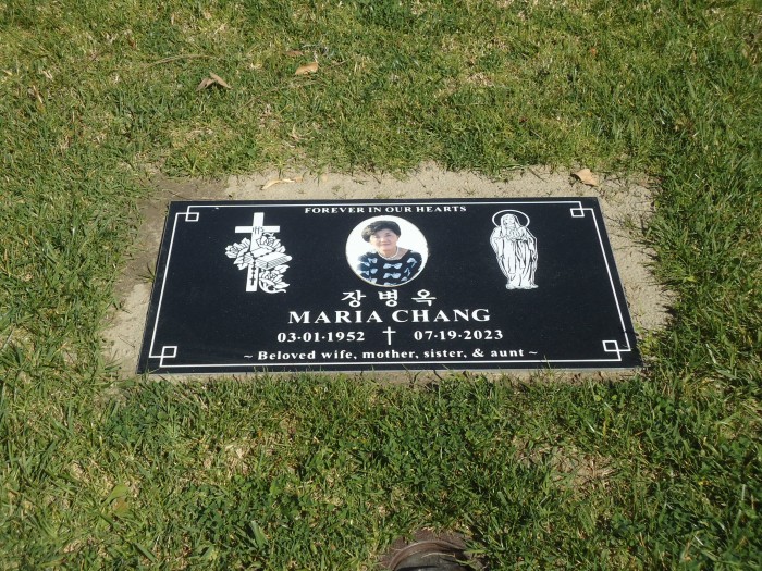 멀고도 가까운 묘지 방문