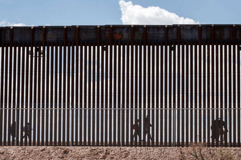 “합법적으로 오라”는 말, 그러나 길은 어디에 있는가? 