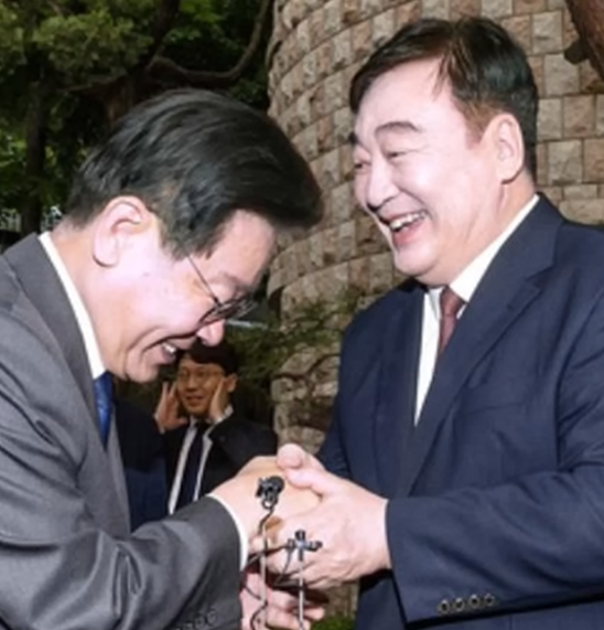 한국 정치 영적 시각으로 보시면 교회 목사들 책임.