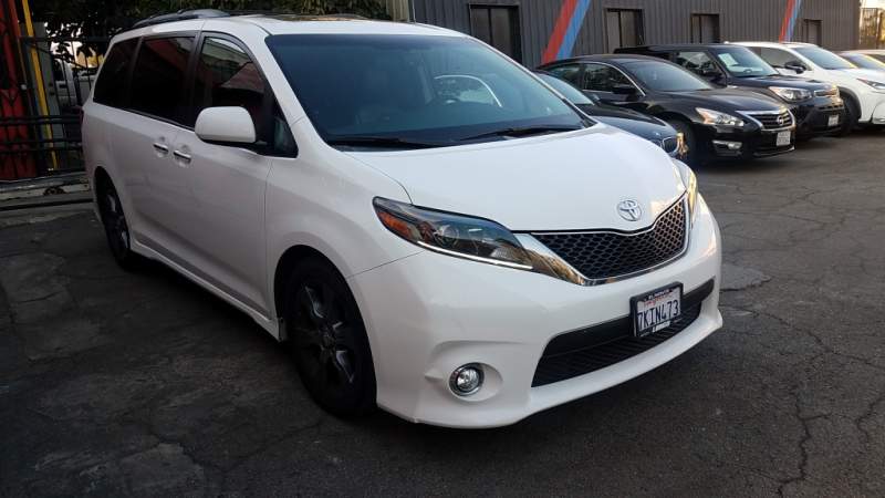 2015 Toyota SIENNA SE PREMIUM  $28,900  무사고/한주인/풀옵션/컨디션최상/낮은이자융자가능