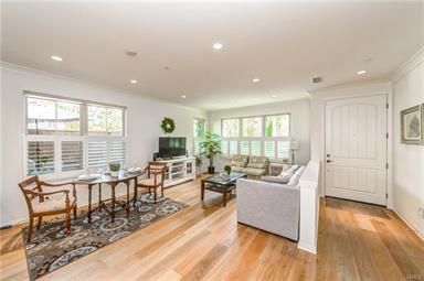 얼바인 스톤게이트 이층 콘도 방3 화3 ( 82만 5천불 ) 얼바인 스톤게이트 이층 콘도 방3 화3 ( 82만 5천불 )