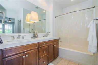 얼바인 컬럼부스 그루브 단층 콘도 방2 화2 (57만불) 얼바인 컬럼부스 그루브 단층 콘도 방2 화2 (57만불)