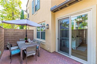 얼바인 스톤게이트 이층 콘도 방3 화3 ( 82만 5천불 ) 얼바인 스톤게이트 이층 콘도 방3 화3 ( 82만 5천불 )