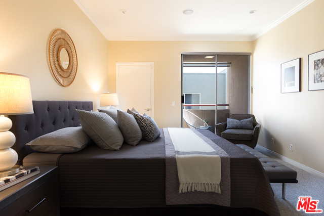 Sunset - Hollywood Hills, 3 Beds, 2 Baths, 1420 Sqft Sunset - Hollywood Hills, 3 Beds, 2 Baths, 1420 Sqft