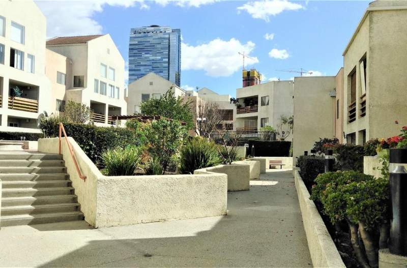 코리아 타운 과 다운타운사이의 1베드 콘도 코리아 타운 과 다운타운사이의 1베드 콘도