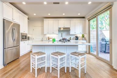 얼바인 스톤게이트 이층 콘도 방3 화3 ( 82만 5천불 ) 얼바인 스톤게이트 이층 콘도 방3 화3 ( 82만 5천불 )