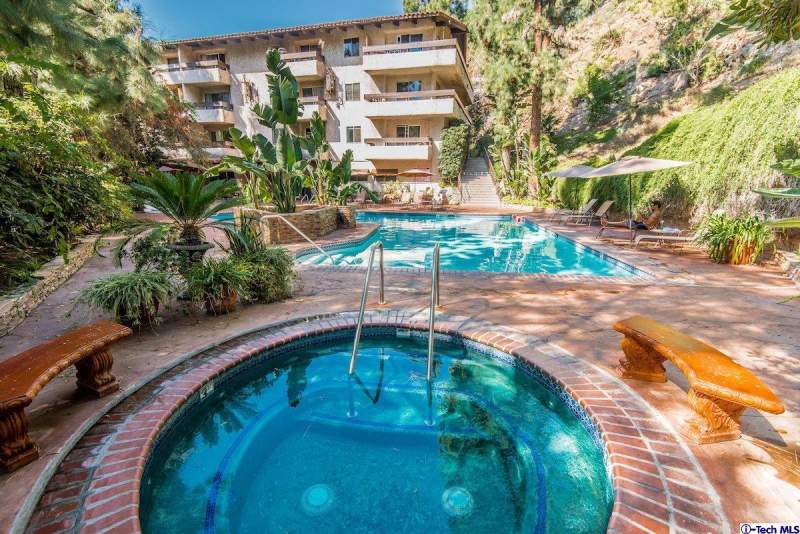 Hollywood Hills, 2 Beds, 2 Baths, 1002 Sqft Hollywood Hills, 2 Beds, 2 Baths, 1002 Sqft